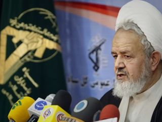 خامنه ای خود مسئولیت تمام هزینه های تصمیم گران کردن بنزین را پذیرفته