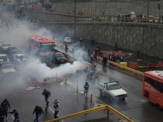 فارس نیوز : عامل مسدود شدن بزرگراه امام علی بازنشسته سفارت ایران در دانمارک است