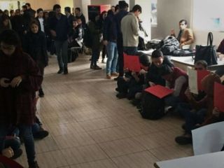 بازداشت ده ها نفر از فعالان سیاسی : «لباس شخصی ها با آمبولانس وارد دانشگاه تهران شدند»