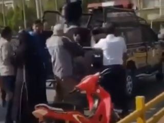 انتقال معترضین بازداشت شده با وانت بار