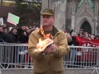 قرآن سوزی رهبر یک گروه راست افراطی در نروژ و اعتراض ایران و پاکستان