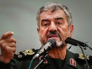 فرمانده قرارگاه بقیه‌الله سپاه پاسداران خواستار برخورد قضایی با دولت روحانی شد