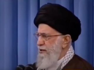 چه مملکت با حالی:خامنه‌ای: من تخصصی ندارم روحانی: من خبر نداشتم