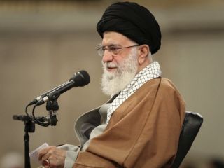 خامنه‌ای: همین‌طور بی‌محابا می‌روند نامزد انتخابات مجلس می‌شوند خُب اول ببین می توانی یا نمی توانی