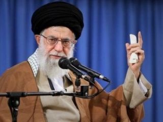 خامنه ای : مستضعفین یعنی ائمه و پیشوایان