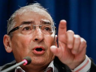 صادق زیباکلام: احمدی‌نژاد خود را برای دو انتخابات آماده می کند