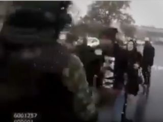 التماس‌های یک جوان به پرسنل یگان ویژه(تهران): مگه تو داداش من نیستی؟مگه ناموس شما ناموس ما نیست؟مرد باشید