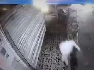 فرار آخوندهای مورد حمایت ایران از دست معترضین در شهر بابل عراق