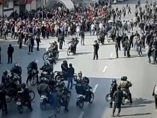 گزارش گاردین از سرکوب معترضان ایرانی در شیراز ، شهر گلهای سرخ