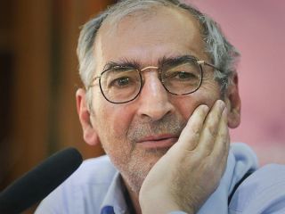 صادق زیبا کلام: یک جمله اشتباه دو سال است مثل روح سرگردان مرا دنبال می‌کند