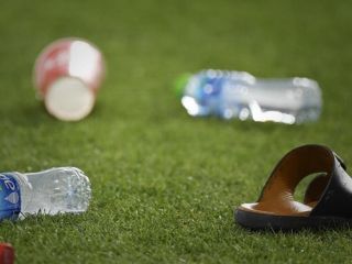 جریمه سه هزار دلاری فدراسیون فوتبال ایران به‌خاطر پرتاب بطری