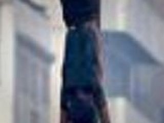 کشتن و آویزان کردن یک نوجوان ۱۶ ساله توسط جمعیت خشمگین در بغداد