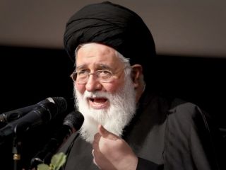 علم‌الهدی:جمهوری اسلامی یک قلعه ایمن است اما دشمن می تواند از دروازه انتخابات به آن نفوذ کند