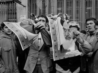 روزی که عکس‌های آیت‌الله خمینی پاره شدند