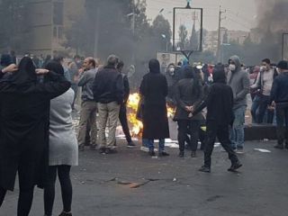 روزنامه نزدیک به سپاه پاسداران: حاکمیت در مورد کشته‌شدگان اعتراض‌های اخیر توضیح دهد