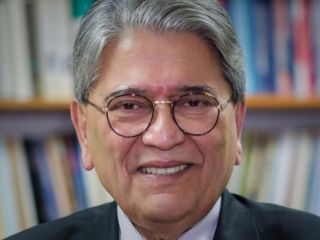 مصاحبه با علیرضا نوری زاده : چطور امیرعباس هویدا تیرباران شد؟