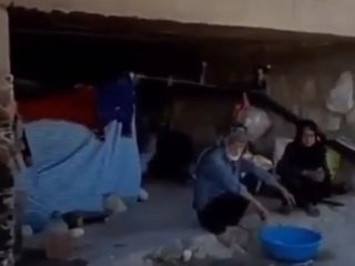 زندگی یک پیرزن و پیرمرد در زیر پل شهر ونک زیر پل گنگان