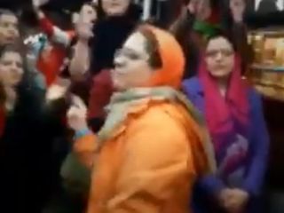 رقص و شادی خانمها در شب یلدا در بی آر تی - تهران