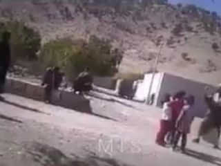 آخوندی که از نرفتن مردم به مسجد دیوانه شده - ویدیو