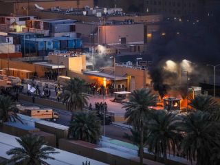 حشد الشعبی از هواداران خود خواست از سفارت آمریکا دور شوند