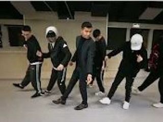 رقص  یک گروه خارجی با آهنگ ایرانی اندی - دختر ایرونی