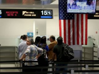 انتشار گزارش هایی درباره پرس و جوی طولانی از بعضی ایرانی تباران در مرزهای آمریکا