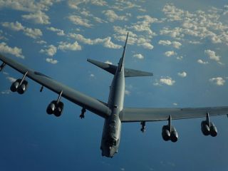 یک مقام رسمی آمریکا: پنتاگون قصد دارد شش بمب‌افکن بی-۵۲ برای عملیات احتمالی علیه ایران اعزام کند