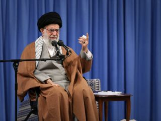 خامنه ای: دیشب یک سیلی زده شد ولی انتقام بحث دیگری است