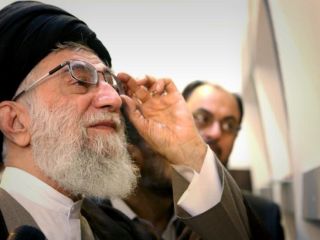 فارس نیوز : خامنه‌ای با دو روز تأخیر از علت سقوط هواپیما باخبر شد