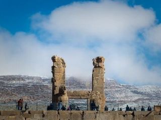 عکسهایی از طراوت مجموعه تخت جمشید پس از بارش برف