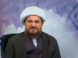 ‏‎آخوند: برای دور کردن شیاطین باید سه چهار تا کفتر در خونه نگه دارید