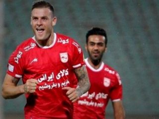 بازیکن ایرلندی پرسپولیس تهران در فرودگاه لندن بازداشت شد