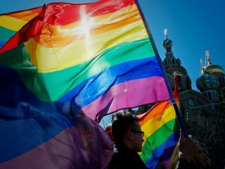 پوتین : تعریف ازدواج در قانون اساسی روسیه باید محدود به پیوند زن و مرد باشد