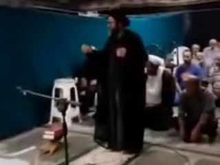 یک مسجد با دو پیش‌ نماز و دو نماز جماعت همزمان