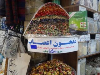 رئیس اتحادیه عطاران: ادعاهای طب سنتی در باره درمان کرونا دروغ و فریب است