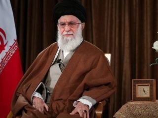 منظور آیت‌الله خامنه‌ای از «کمک دشمنان جن و اِنس به هم» چیست؟