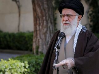 مرکز توطئه‌بافی و یهودستیزی: منبع جمهوری اسلامی برای نقش داشتن آمریکا در ساخت کرونا کجاست؟