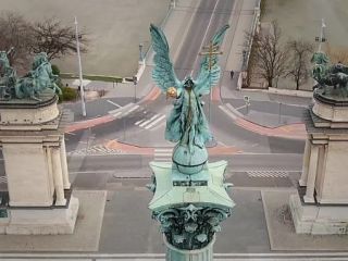 تماشای کلان‌شهرهای خالی از چشم پهپادها