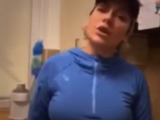 مهناز افشار: بعد از ۱۵ سال سیگار را ترک کردم شاید به همین دلیل کمی چاق شدم