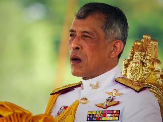 خودقرنطینگی پادشاه تایلند با ۲۰ زن حرم‌سرا در بلندی‌های آلپ