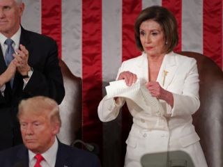 واکنش ترامپ به انتقاد رئیس مجلس نمایندگان: نانسی پلوسی توله سگ مریض است