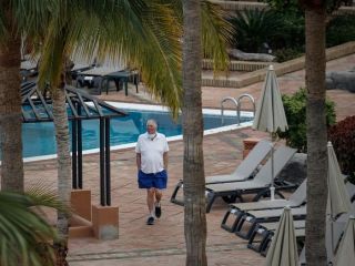 یک اسپانیایی در دوران شیوع کرونا هتل خود را تبدیل به پناهگاه مهاجران کرد