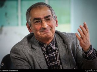 پرسش صادق زیباکلام از حسین شریعتمداری: مردم تا کی باید برای «آمریکاستیزیِ» شما هزینه بپردازند؟