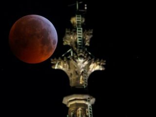 اَبَرماهِ شکوفه‌ای پنج‌شنبه را کِی و چطور بهتر تماشا کنیم؟