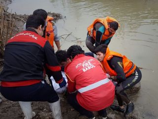 مادر جوان برای نجات دخترانش غرق شد