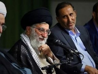 به دلیل کرونا خامنه‌ای در نشست شعرخوانی هم شرکت نمی‌کند اما هزاران مسجد بازگشایی می‌شوند