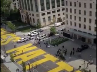 شهردار واشنگتن با تغییر نام خیابان مشرف به کاخ سفید ترامپ را به چالش کشید