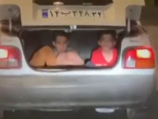 حمل سه کودک در صندوق عقب پراید