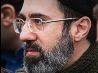 آیا خامنه ای میخواهد جانشینی پسرش مجتبی را قطعی کند؟