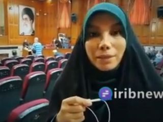 فقط در ایران : گزارش خبرنگار صدا و سیما در صحن دادگاه همزمان با صحبتهای قاضی و متهم